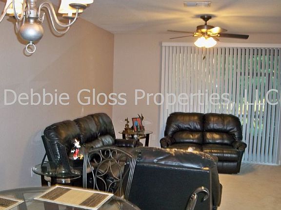 3rd image of 1631 Stockton Dr