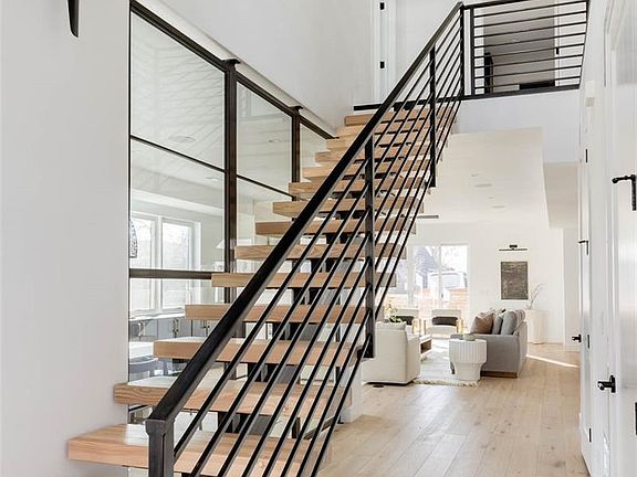 3rd image of 3841 W Byron Pl #1