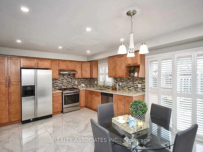 33 Holloway Rd — Photo 2
