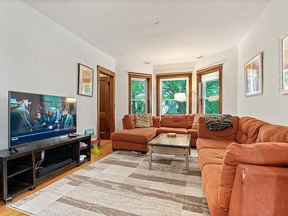 4th image of 4950 N Claremont Ave #2