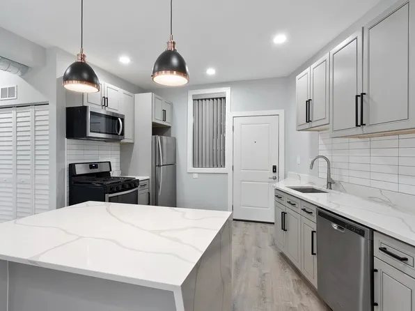 7661 N Rogers Ave APT 2, Chicago, IL 60626