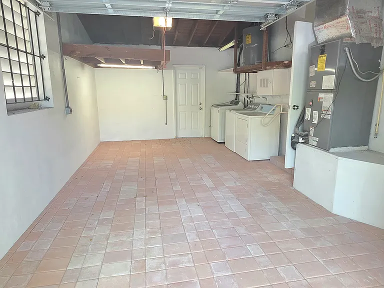 1415 Genoa St — Photo 20