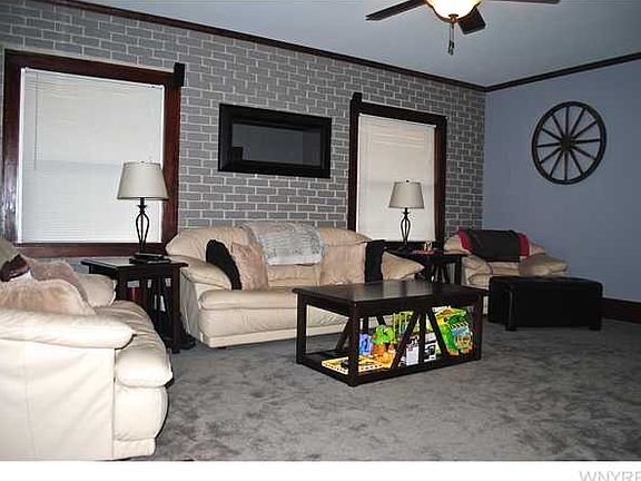 2nd image of 10 Henry Dr