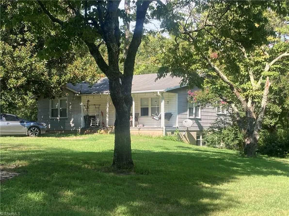 924 Sunset Rd, Clemmons, NC 27012