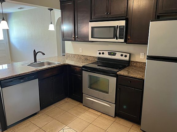 3rd image of 813 Baker St #813