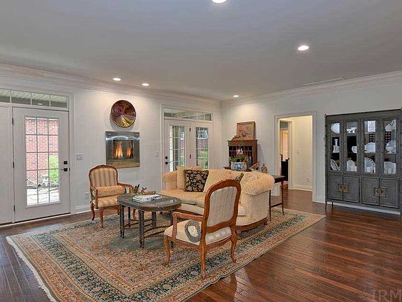 4th image of 1513 Glen Eden Ln