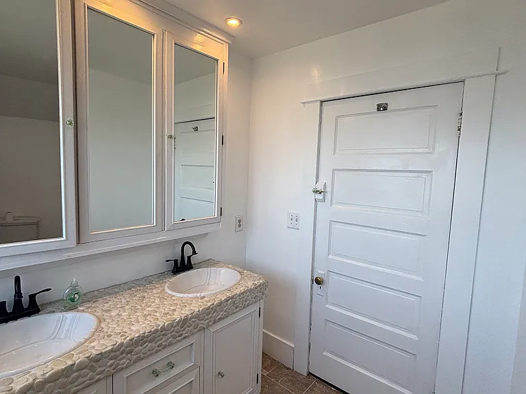 469 Lexington Ave #1 — Photo 9