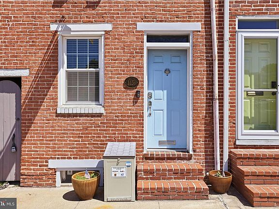 3rd image of 112 E Hamburg St