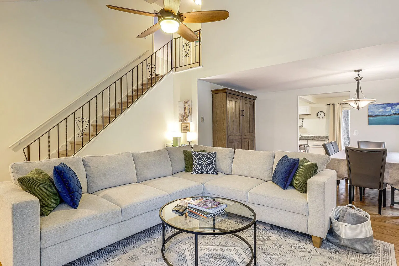 2 bed, 1.0 bath, 1259 sqft, $3,667 — Photo 4