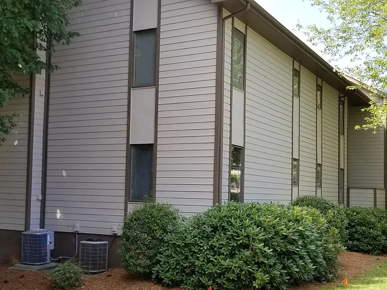 Back side of unit. All four walls do not adjoin any other unit.