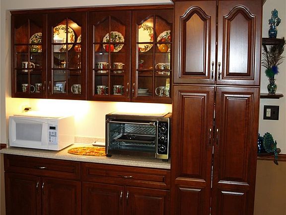 5th image of 222 Sprucewood Ter
