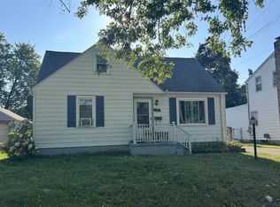 1226 N Foster Ave, Lansing, MI 48912