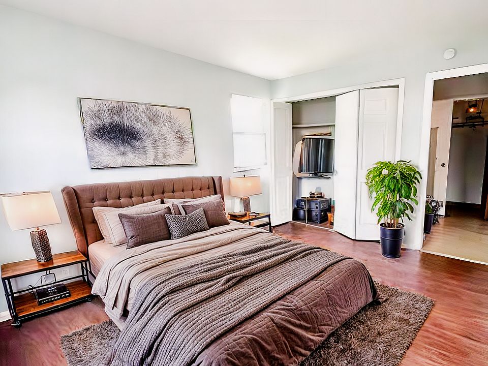 1st image of 1010 S Armour St #11293017