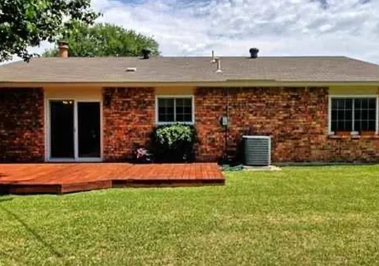 6900 Glendale Dr — Photo 2
