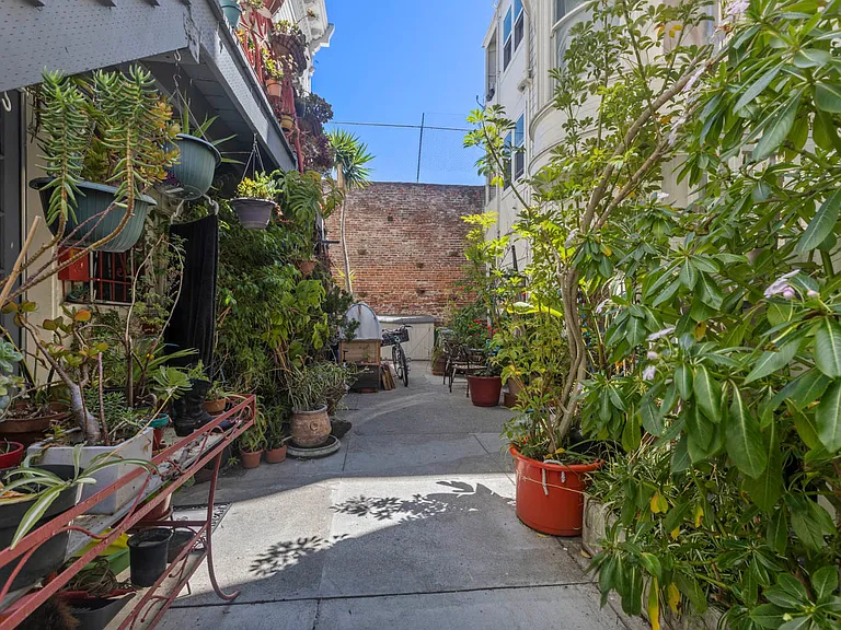 2425 Mission St #B — Photo 7