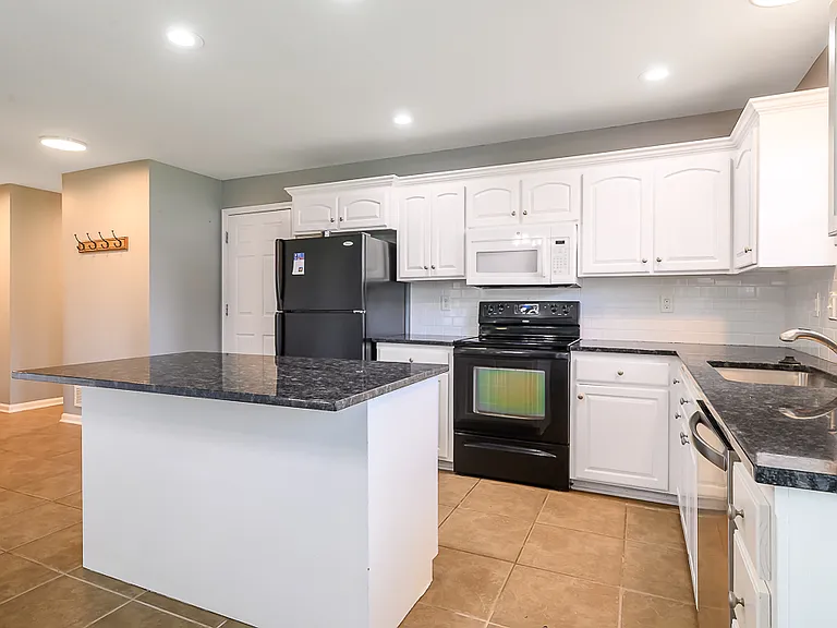 2307 E Sycamore St — Photo 4