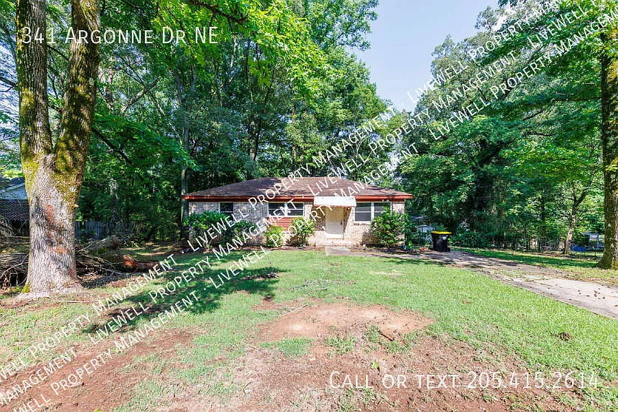 3 Bedroom, 1 Bathroom in Center Point — Photo 3