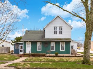 202 E John St, Forrest, IL 61741