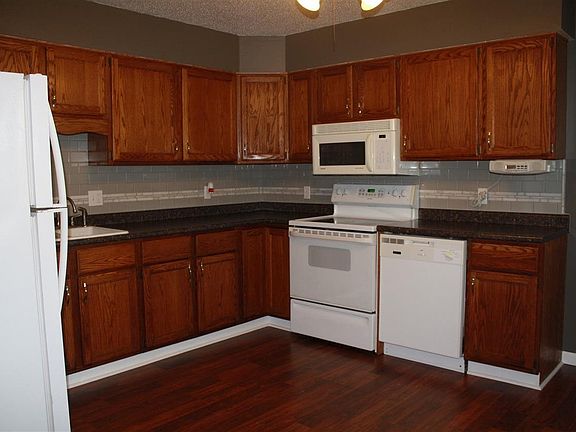 3rd image of 819 Farmer Ave