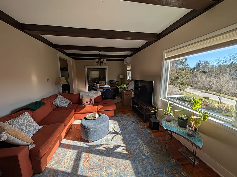 115 Lake Dr — Photo 2