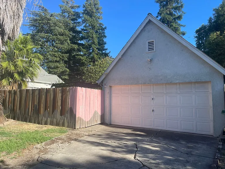 2233 Dwight Way — Photo 4