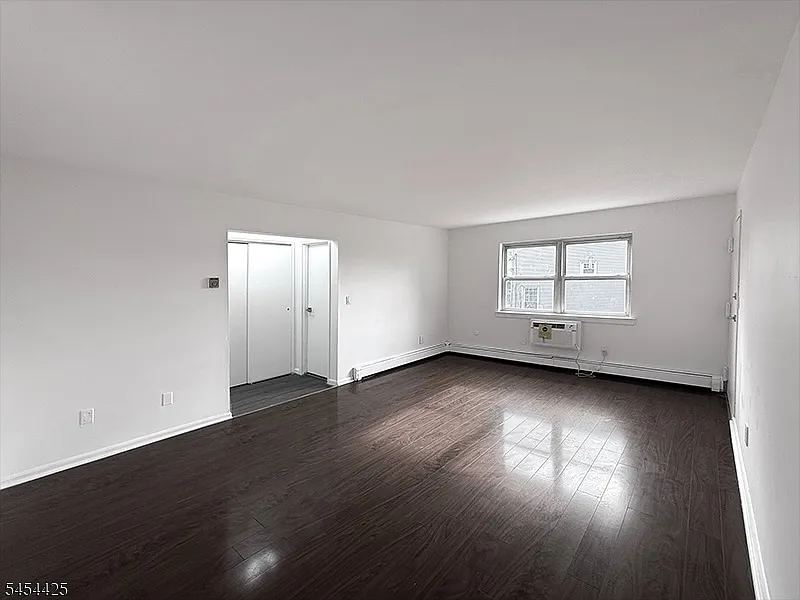 1 bed, 1.0 bath, $1,900 — Photo 3