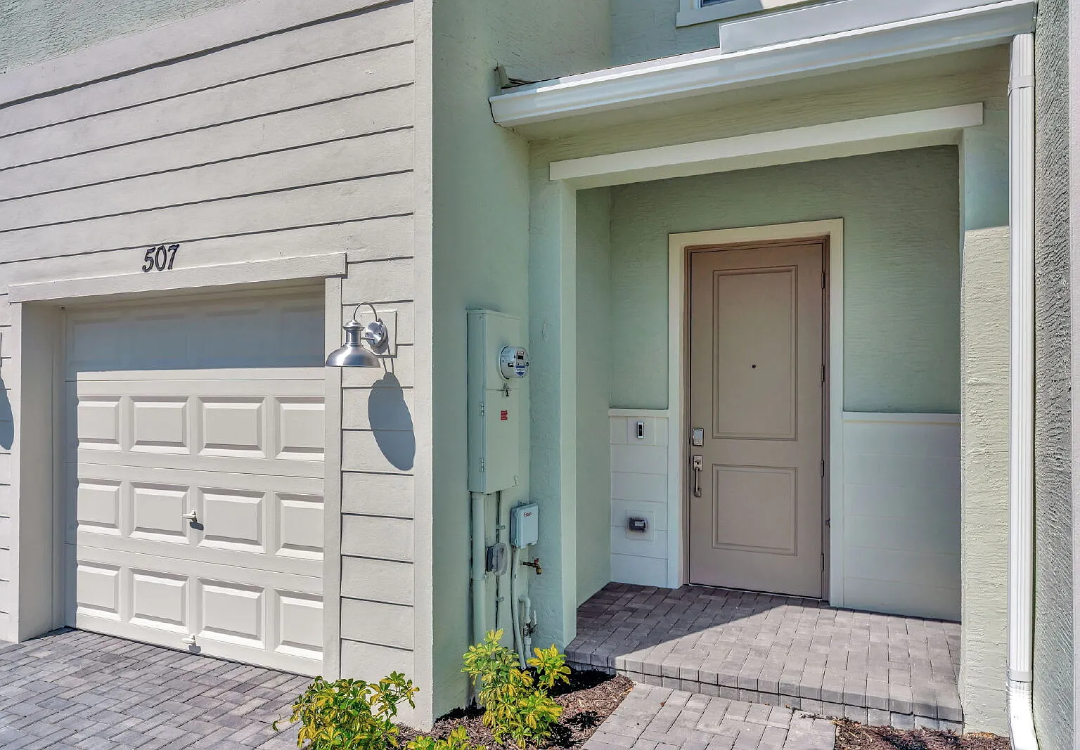 3 bed, 2.5 bath, 1635 sqft, $2,200 — Photo 2