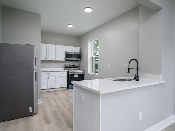 2nd image of 2361 Highland Ave #2