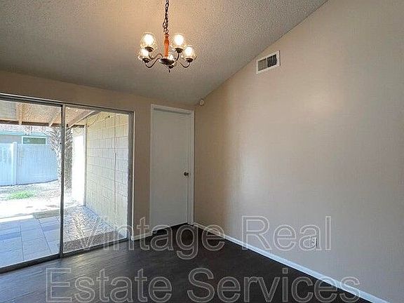 5th image of 10205 Vista Cove Ct