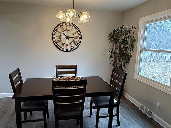 4th image of 439 West Mall ROAD