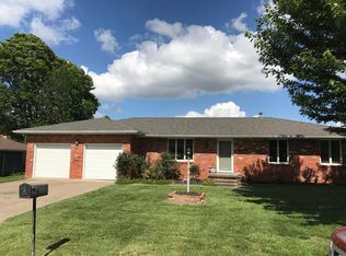4366 S Meadowlark Dr, Springfield, MO 65810