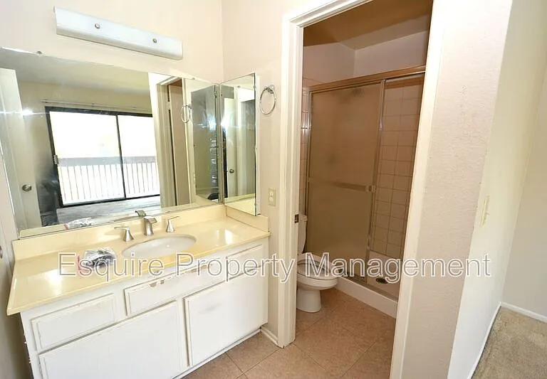 564 Rosewood Ave — Photo 12