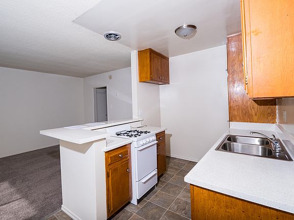5th image of 15215 S Budlong Ave #4-06