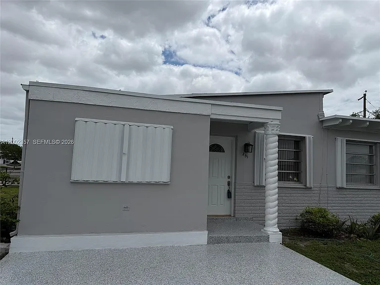 251 SW 69th Ave — Photo 4