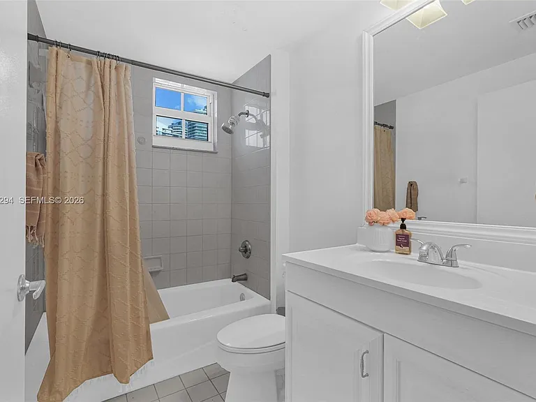 185 SE 14th Ter #2810 — Photo 8
