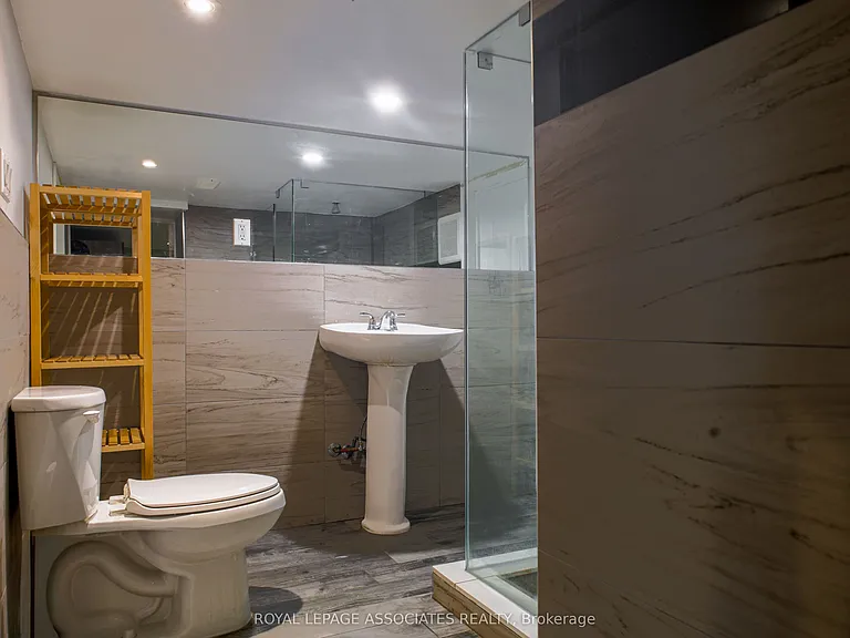 330 Athol St E — Photo 9