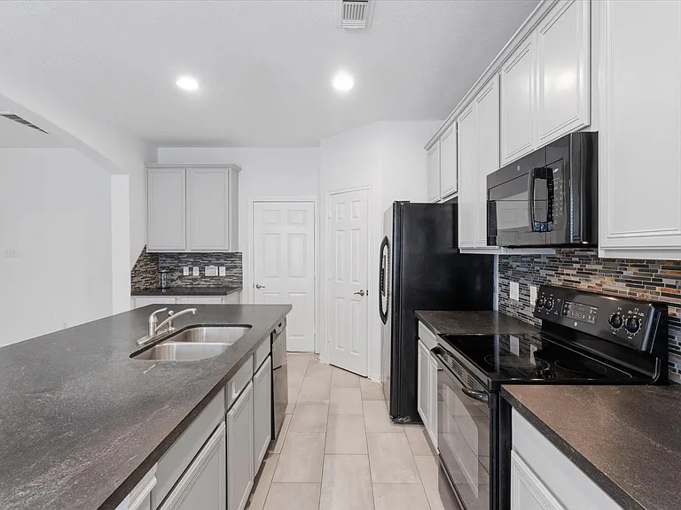15 Benedict Canyon Loop — Photo 10
