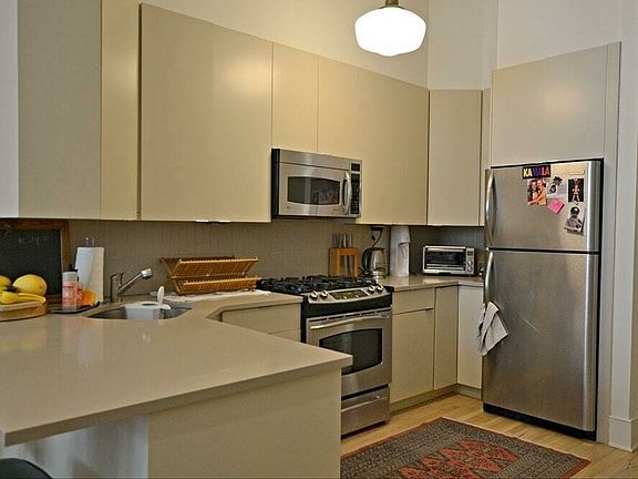 3rd image of 41 White St APT 3A