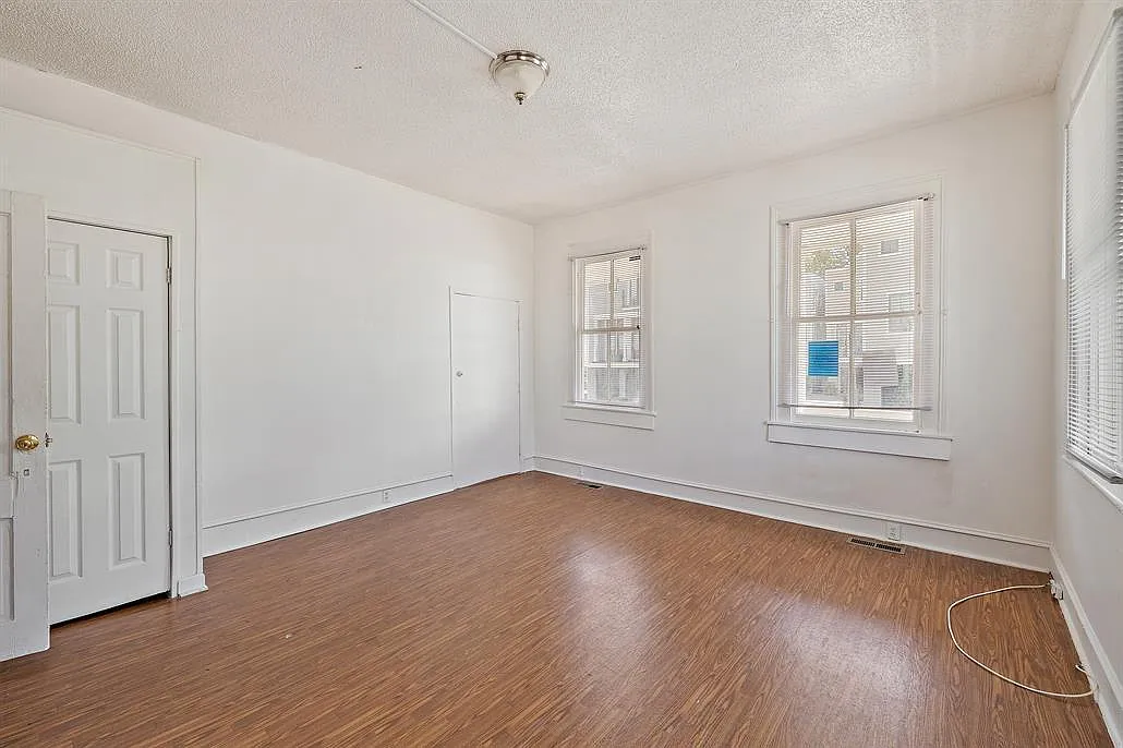 4 bed, 2.0 bath, 1400 sqft, $3,095 — Photo 4