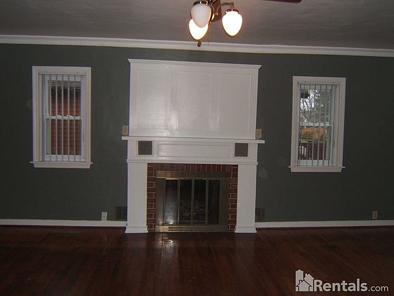 2nd image of 856 W 4th St