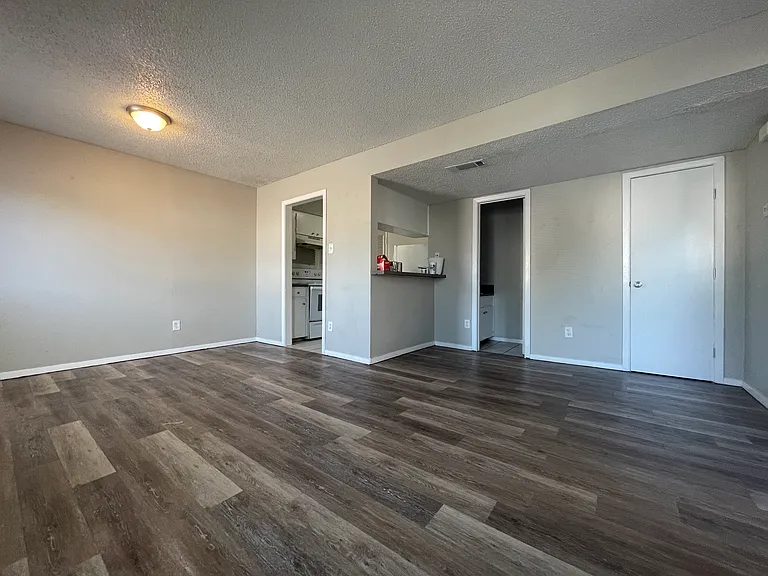 2619 Ektom Dr #C — Photo 2