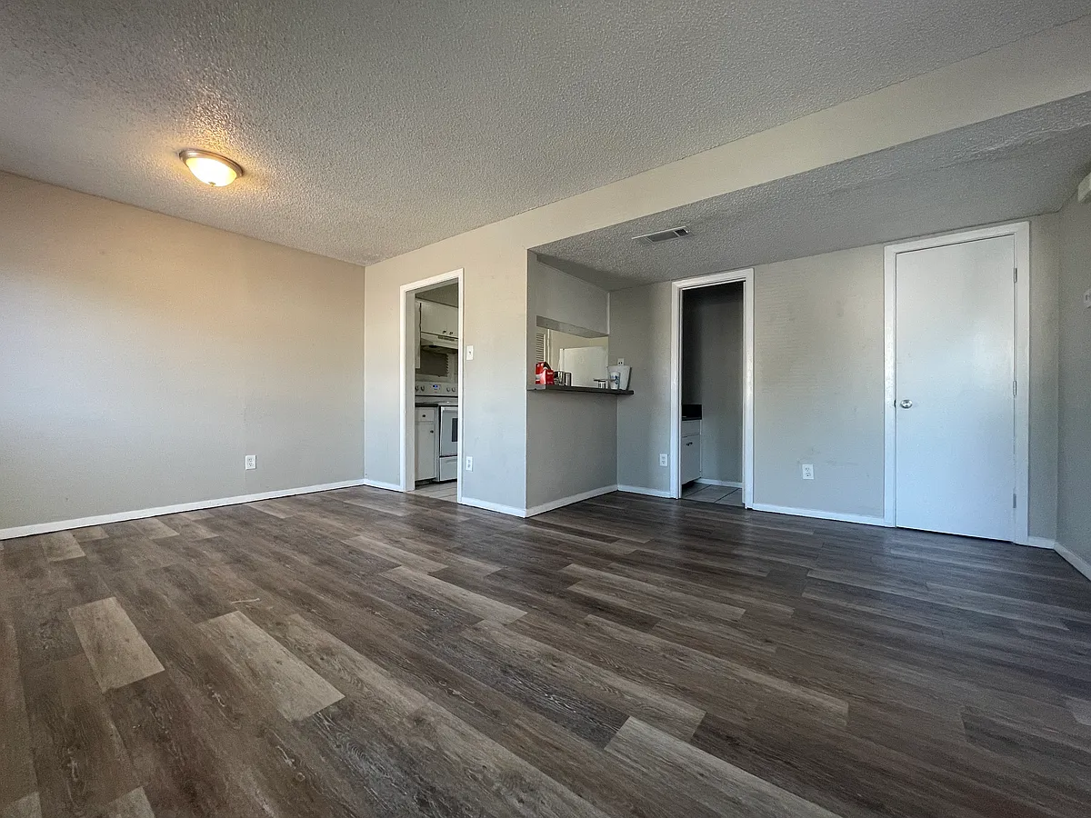 Building Photo - 2619 Ektom Dr #C