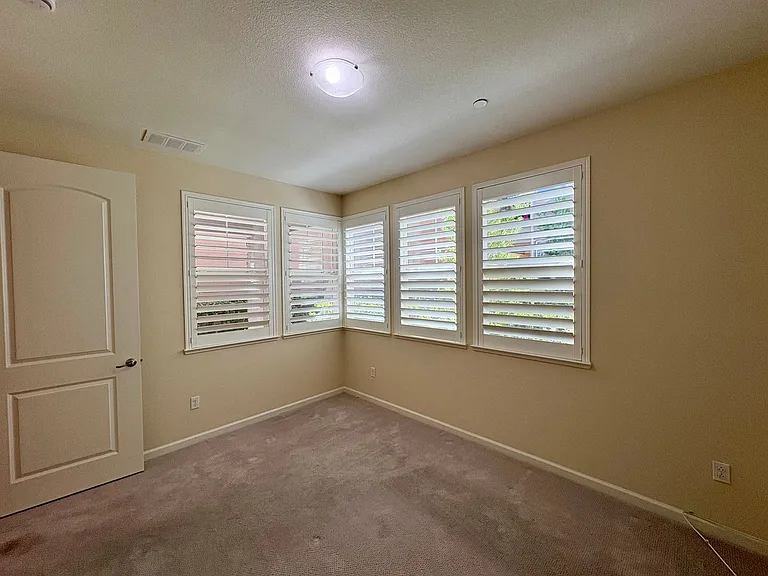1658 N Pole Pl #1 — Photo 6