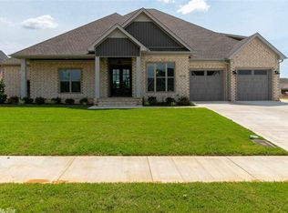1710 Pearce Dr, Conway, AR 72034