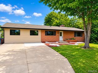 225 Day Dr, Saint Louis, MO 63135