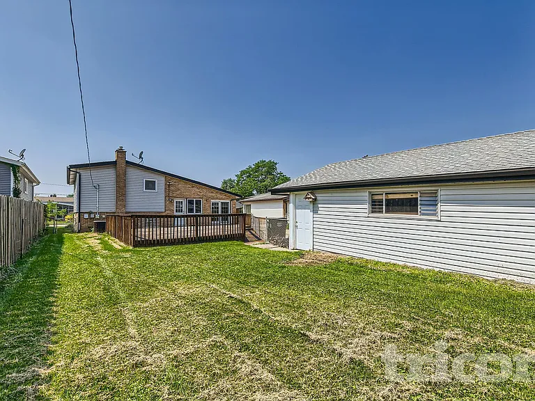 8147 N Chester Ave — Photo 10