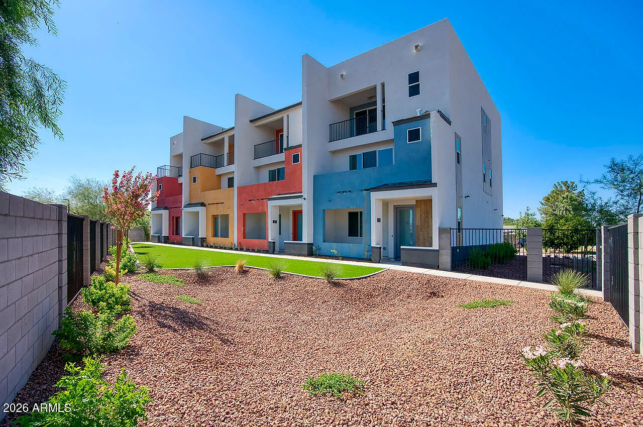 4 bed, 3.5 bath, 2314 sqft, $2,995 — Photo 1
