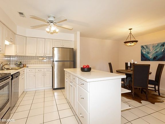 2nd image of 1330 N Lasalle St APT 301