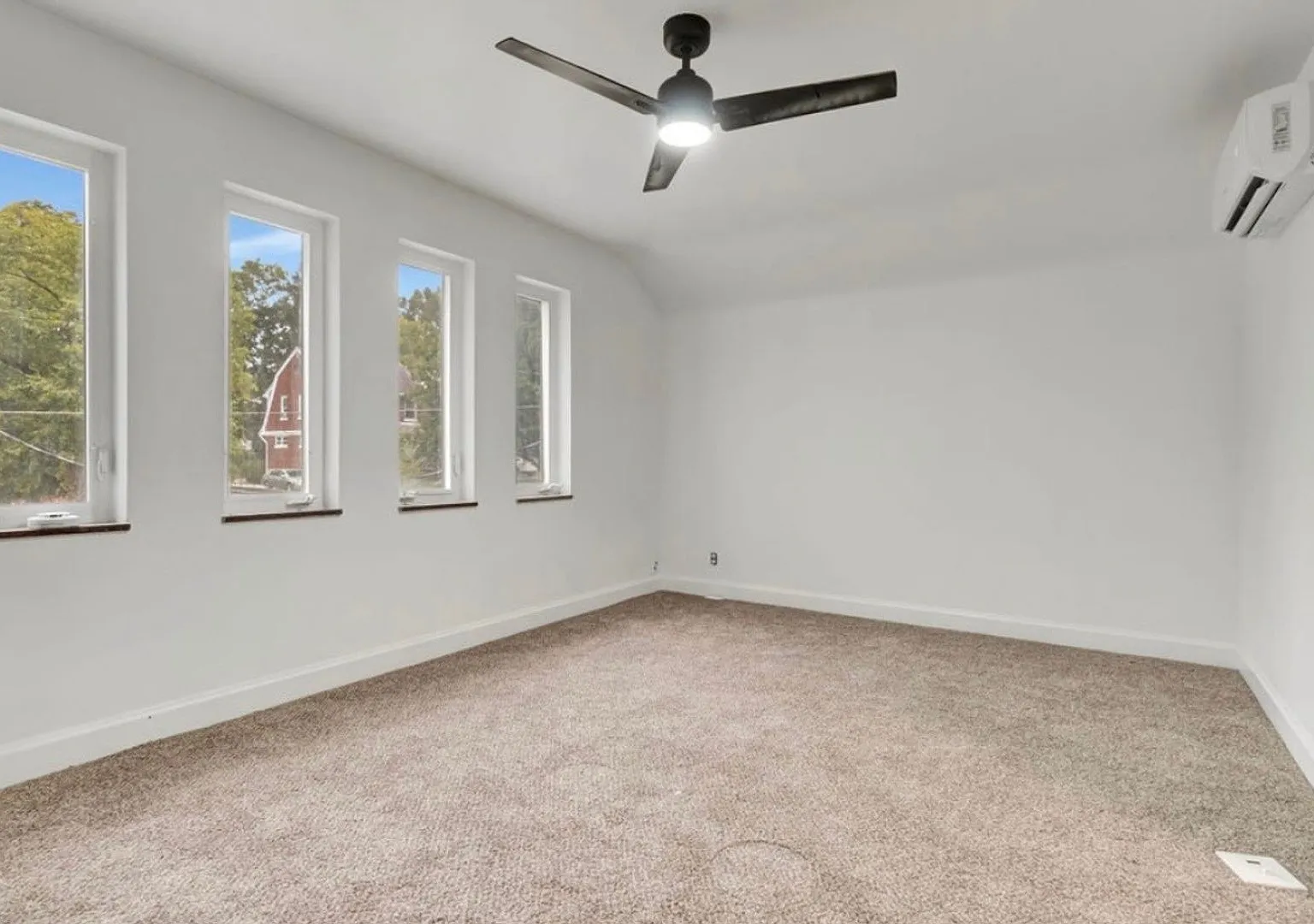 Newly renovated 3-bedroom, 1-bath home — Photo 3