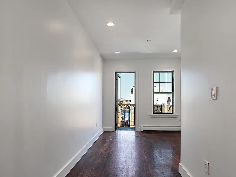 820 Knickerbocker Ave #3R — Photo 17